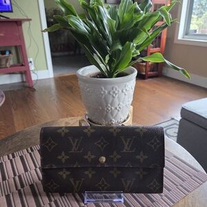 Authentic Louiss Vuitton SARAH Monogram Wallet